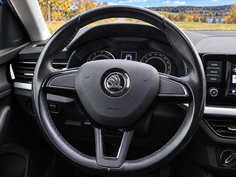 Škoda Scala 1,0 TSI 85kW CZ Klima - fotka 17 z 22