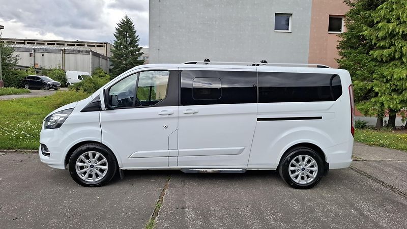 Ford Tourneo Custom (2018) - fotka 2 z 13
