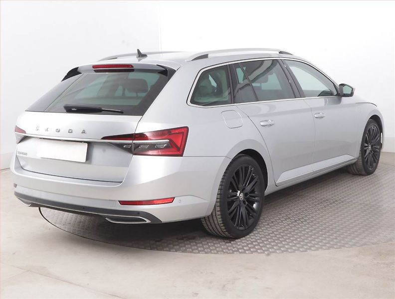 Škoda Superb (2023) Laurin&Klement 2.0 TDI - fotka 5 z 17