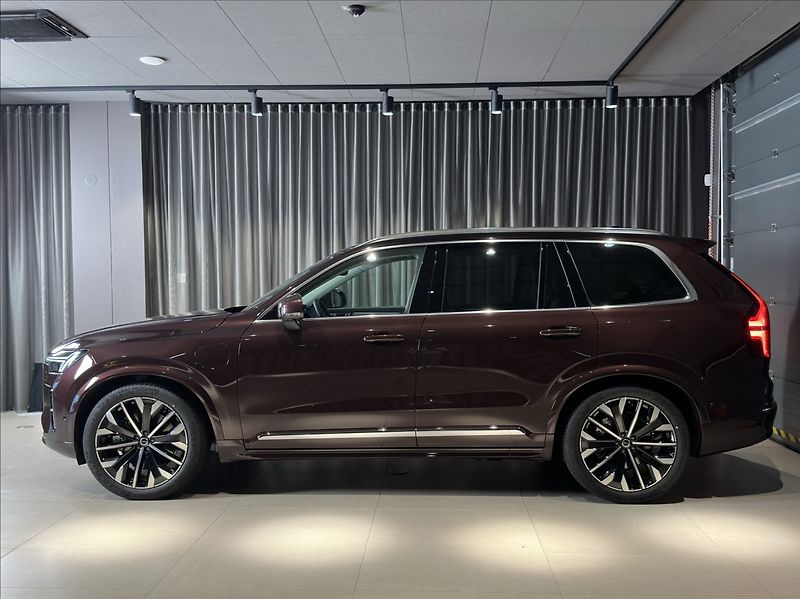 Volvo XC90 (2026) 2,0 T8  Ultra Bright - fotka 2 z 42