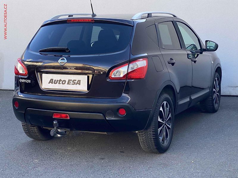 Nissan Qashqai (2011) 1.6 i, I-Way, navi, TZ, panor - fotka 4 z 18