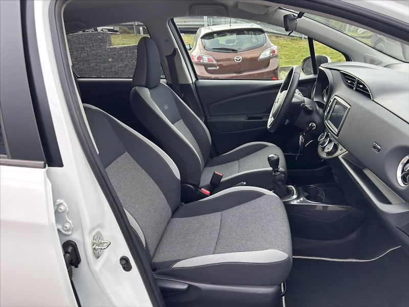 Toyota Yaris 1,5 VVT-i Active KAMERA - fotka 15 z 34
