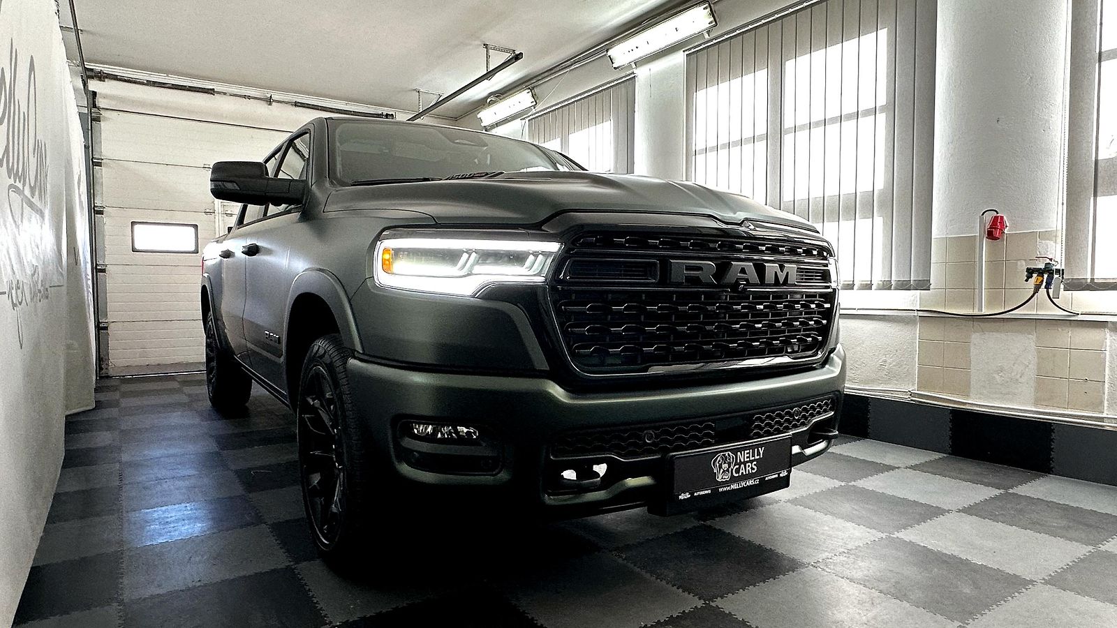 Dodge RAM NIGHT EDITION / 1500 SST H.O. 