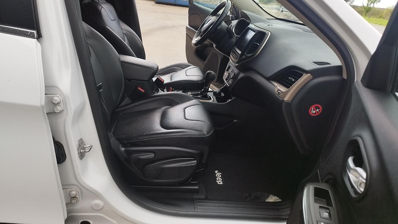 Jeep Cherokee 2.0JTD-volat-608 081 843 - fotka 16 z 19