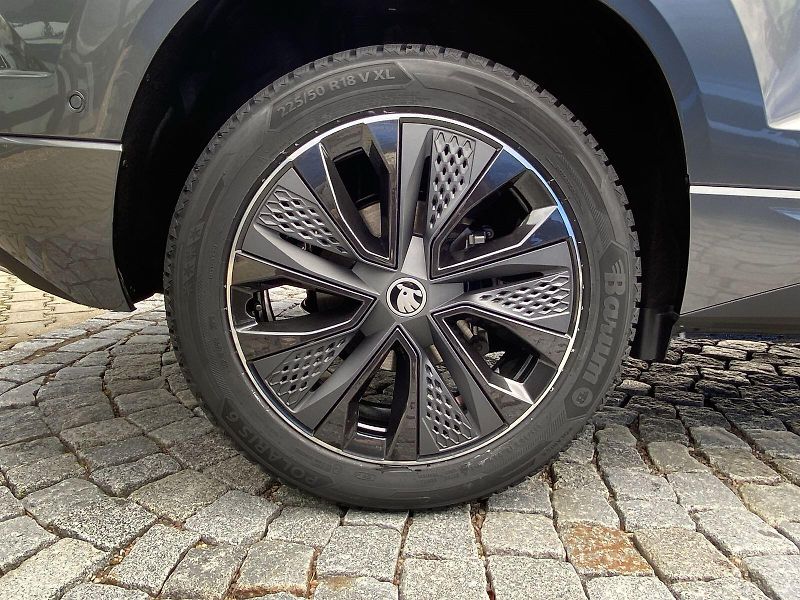 Škoda Karoq (2025) 2,0 TDI 110kW 4x4 DSG Sportlin - fotka 29 z 33