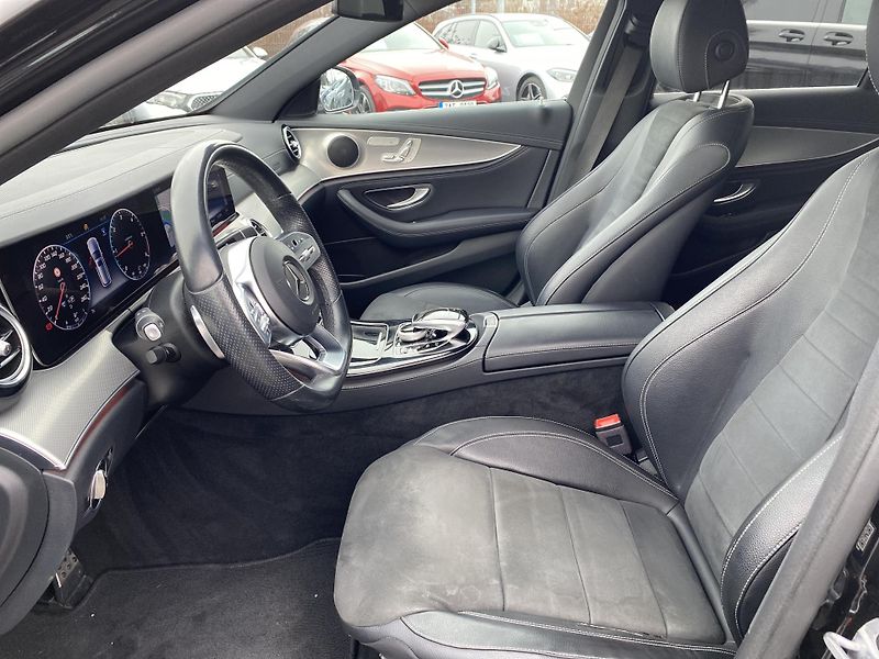 Mercedes-Benz Třídy E E 220d 4M AMG - fotka 13 z 23