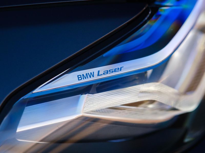 BMW Řada 5 M550i xDrive, DPH, SEDAN - fotka 11 z 46