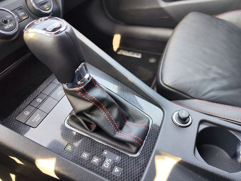 Škoda Octavia 2.0 TDi/135kW RS DSG ČR - fotka 25 z 35