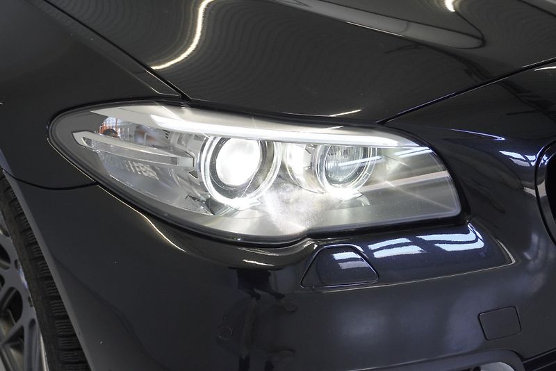BMW Řada 5  3,0 XDRIVE FACELIFT AUTOMAT - fotka 10 z 29