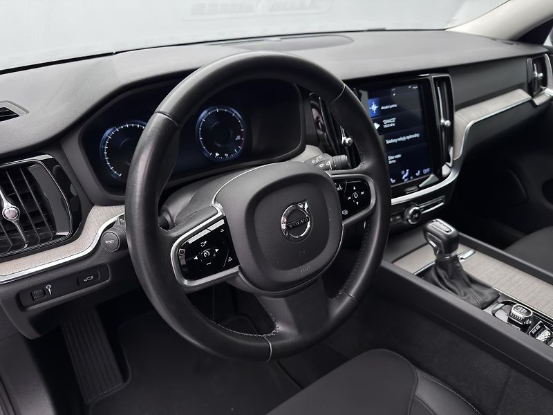 Volvo V60 CC D4 AWD MOMNETUM CZ 1.maj - fotka 22 z 44