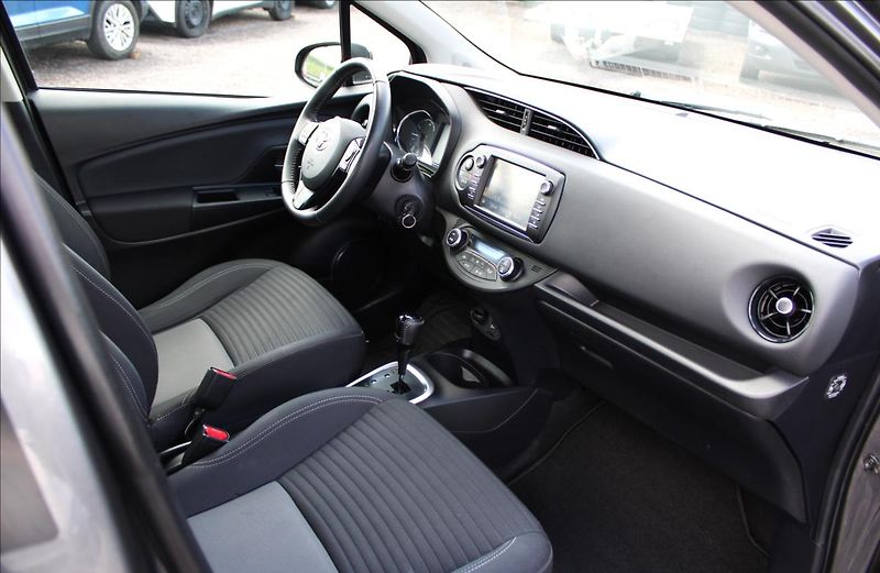 Toyota Yaris 1,5 Hybrid Comfort, Kamera - fotka 19 z 28