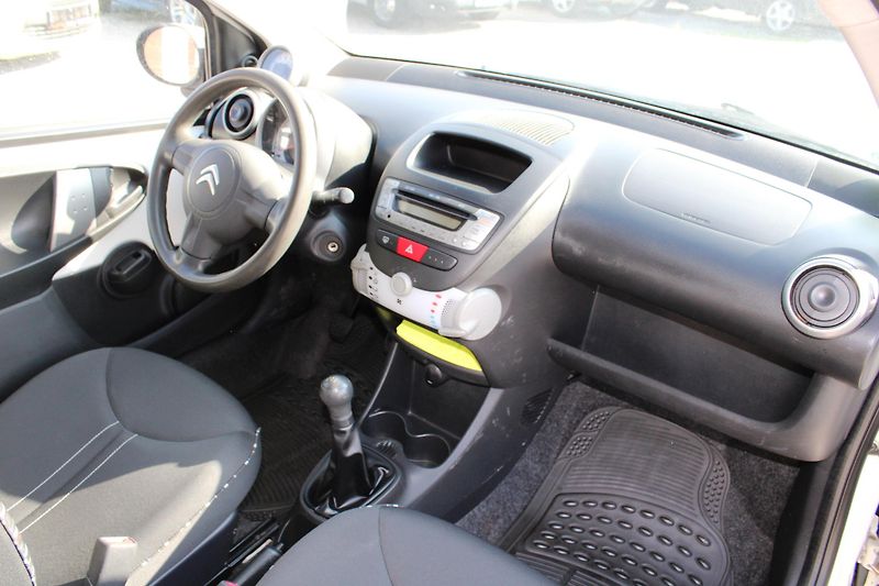 Citroën C1 (2012) 1,0i EL.OKNA ESP SERVO CENTRÁL - fotka 14 z 15