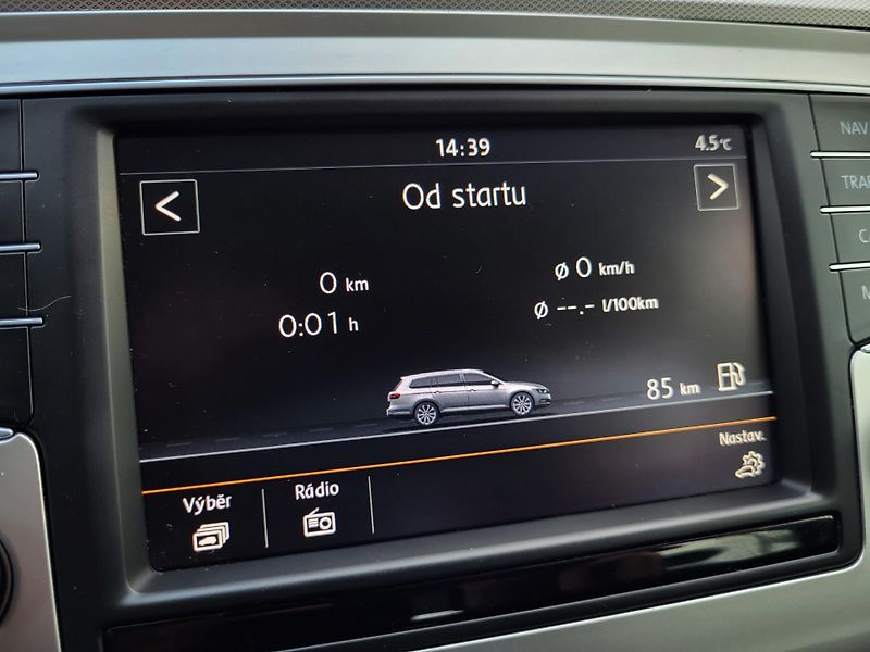 Volkswagen Passat 2.0 TDi 140kW DSG COMFORTLINE - fotka 18 z 49