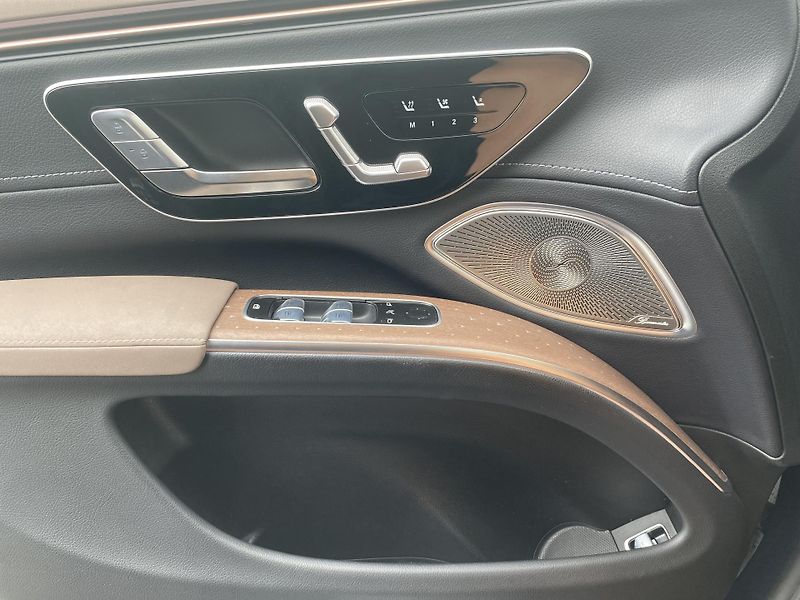 Mercedes-Benz EQS 580 4M SUV AMG Business - fotka 23 z 27