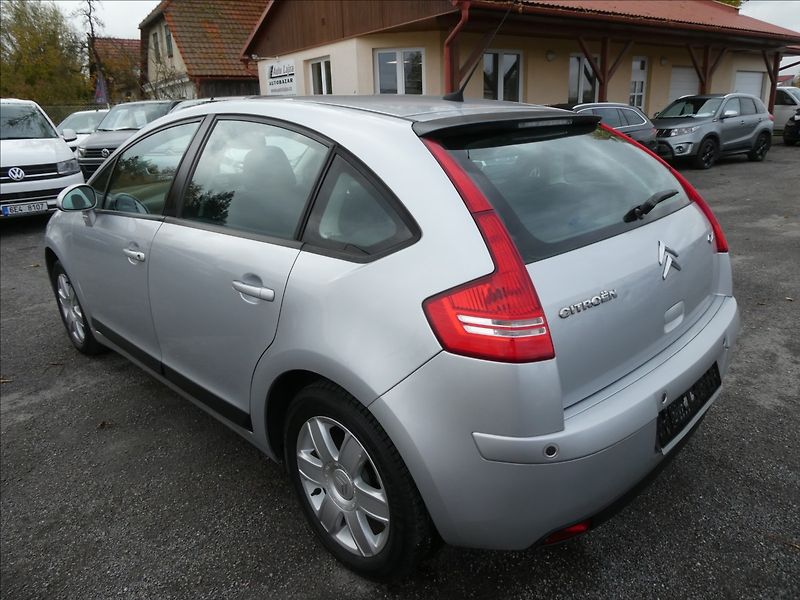 Citroën C4 1,6 i 80kW 2x kola, serviska - fotka 5 z 33