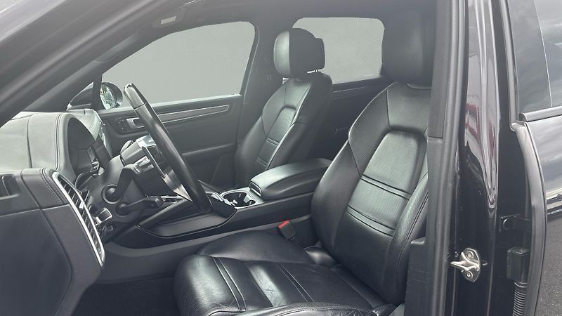 Porsche Cayenne E-HYBRID - fotka 15 z 24