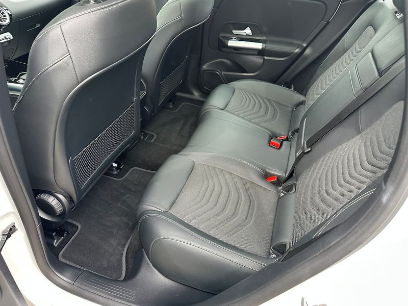 Mercedes-Benz EQA (2023) 250 69,7 kWh - fotka 12 z 29