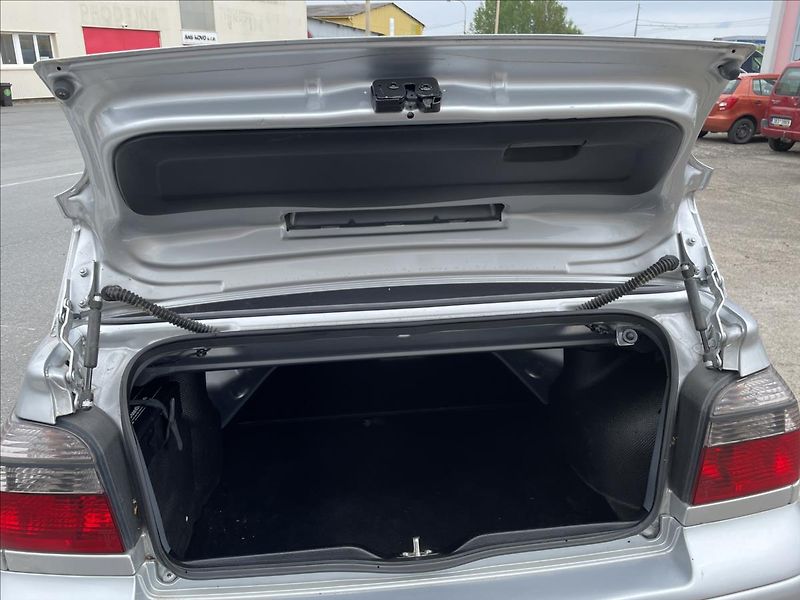Volkswagen Golf 2,0i 85kW*Pěkný stav* - fotka 39 z 44