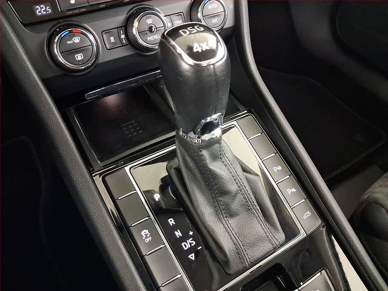 Škoda Superb (2015) Style 2.0 TSI, 4X4, Automat - fotka 13 z 16