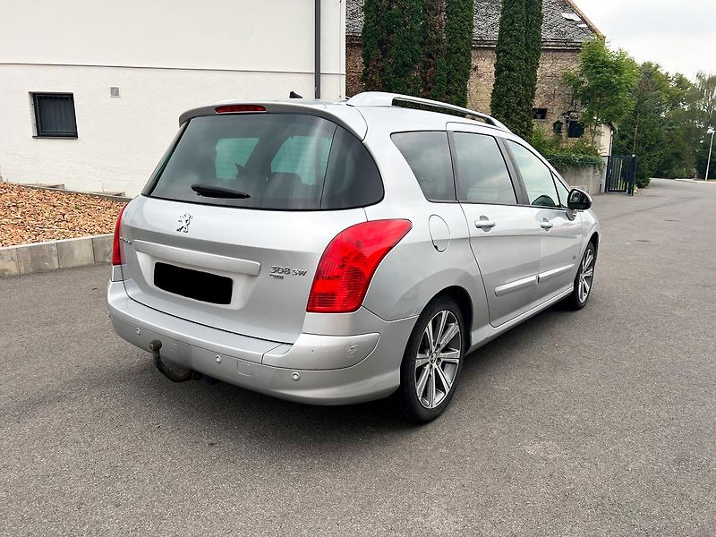 Peugeot 308 SW Exclusive 1.6HDi 82kW - fotka 5 z 14