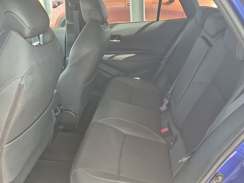 Toyota Corolla TS 1,8 HEV GR Sport Dynamic - fotka 13 z 27