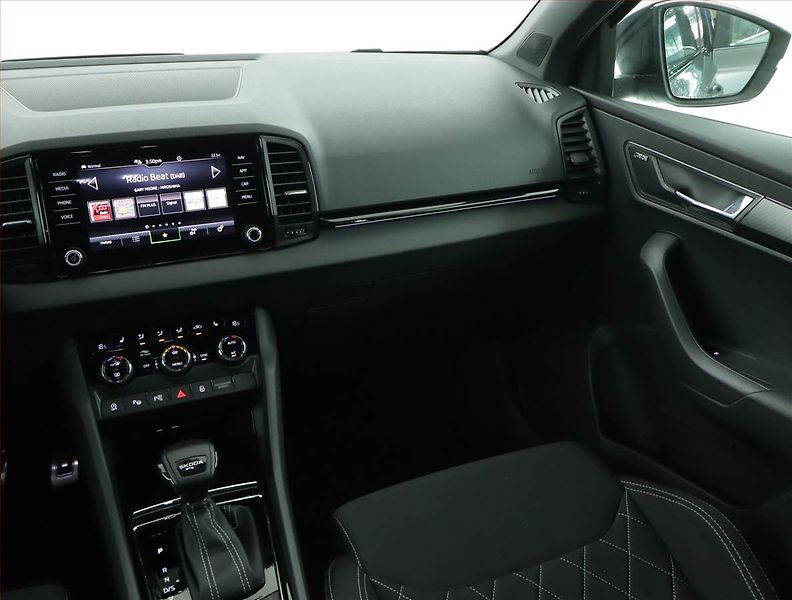 Škoda Karoq (2024) Sportline 1.5 TSI - fotka 8 z 22