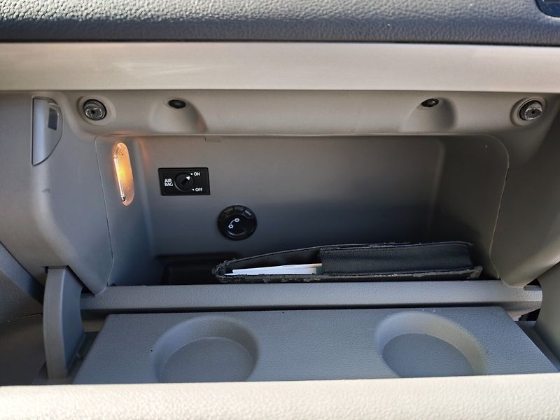 Volkswagen Touran (2009) Comfort 1,9 TDI 77 Kw - fotka 19 z 33