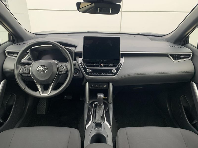 Toyota Corolla Cross STYLE TECH 2.0 HEV 143kW AT - fotka 2 z 32
