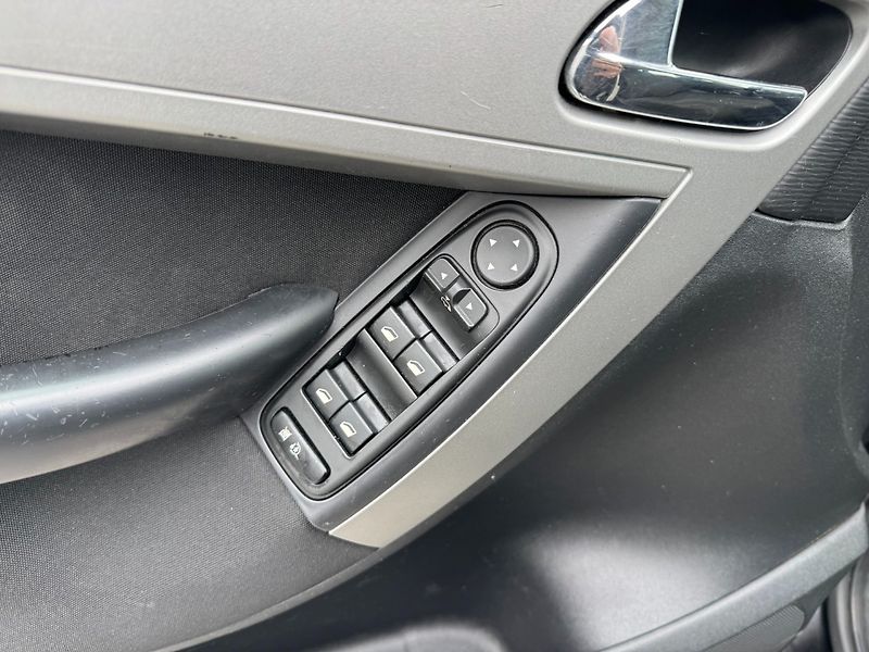 Citroën C4 Picasso (2011) 1,6 HDI 82 KW - fotka 25 z 31