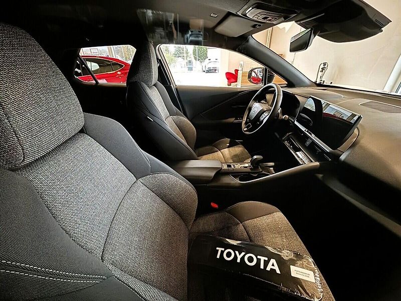 Toyota C-HR 1,8   Style PHEV - fotka 8 z 10