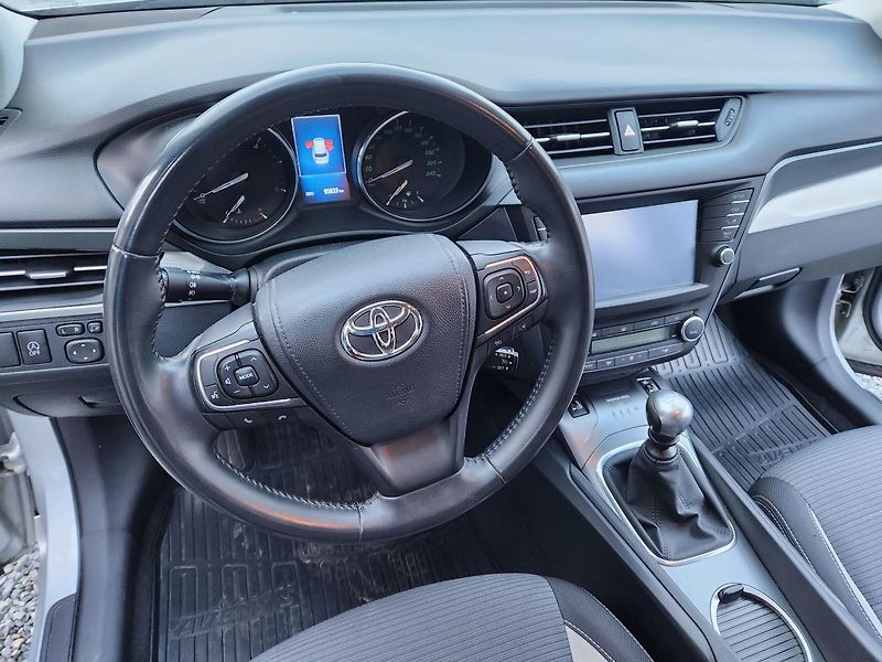 Toyota Avensis 2.0 D-4D Navi Kamera  - fotka 14 z 18