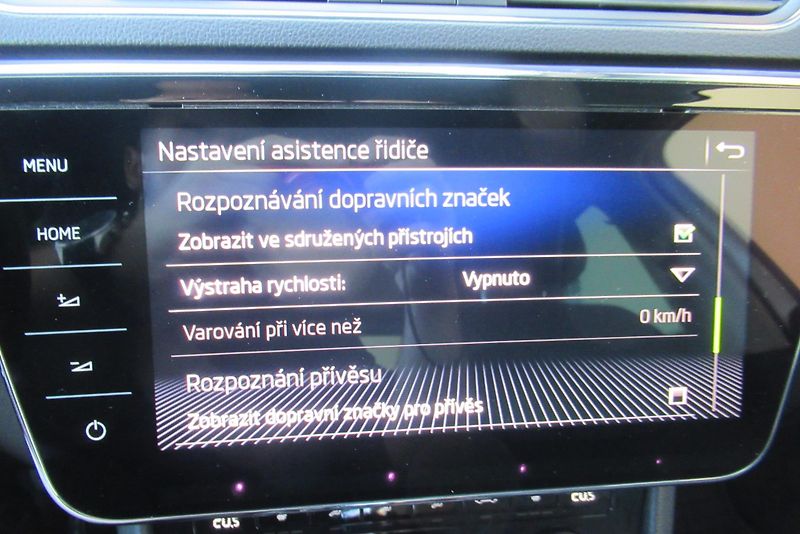 Škoda Superb 2.0 TDI DSG L&K TAŽNÉ - fotka 18 z 41