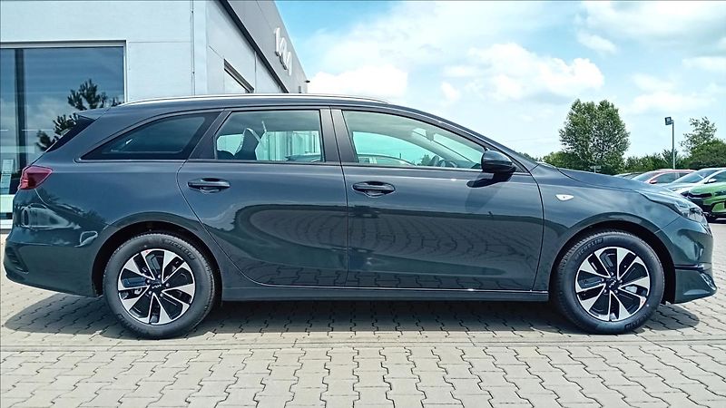 Kia Ceed 1,5 SW T-GDi 7DCT SPIN - fotka 4 z 13