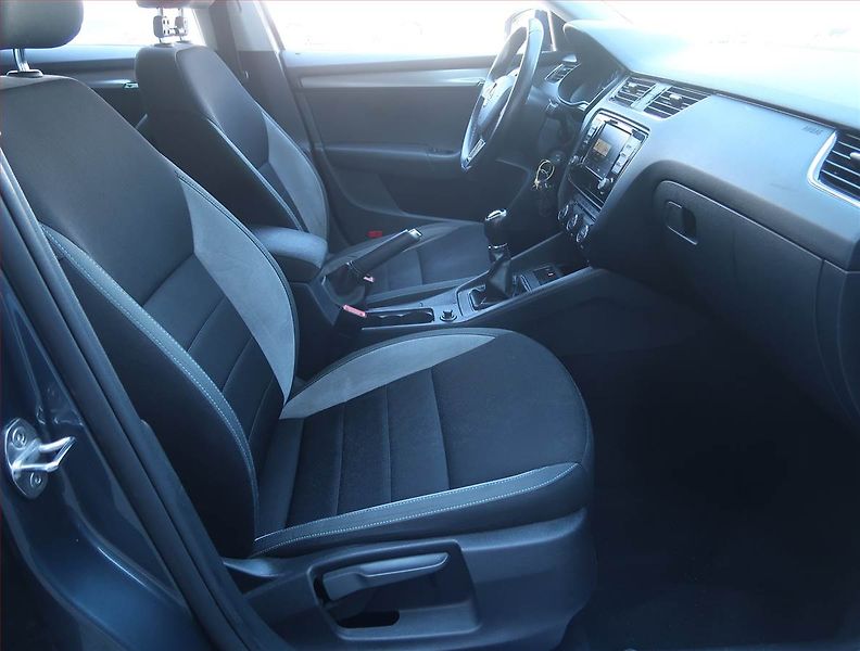 Škoda Octavia (2016) 1.6 TDI, Navi, Tempomat - fotka 9 z 17