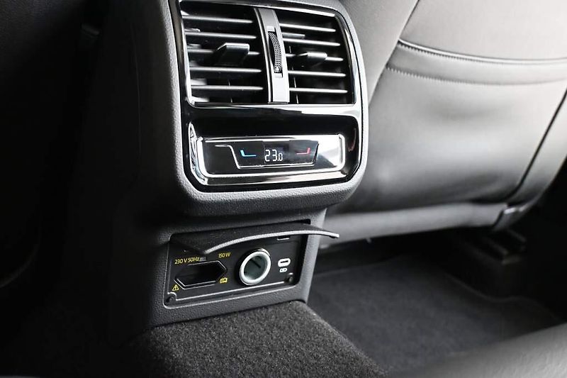 Volkswagen Passat (2022) 2.0 ELEGANCE LED MATRIX ACC Ta - fotka 24 z 32