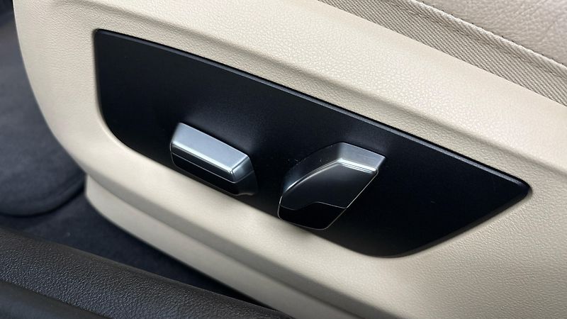 BMW Řada 5 518d AUT Touring - fotka 21 z 29