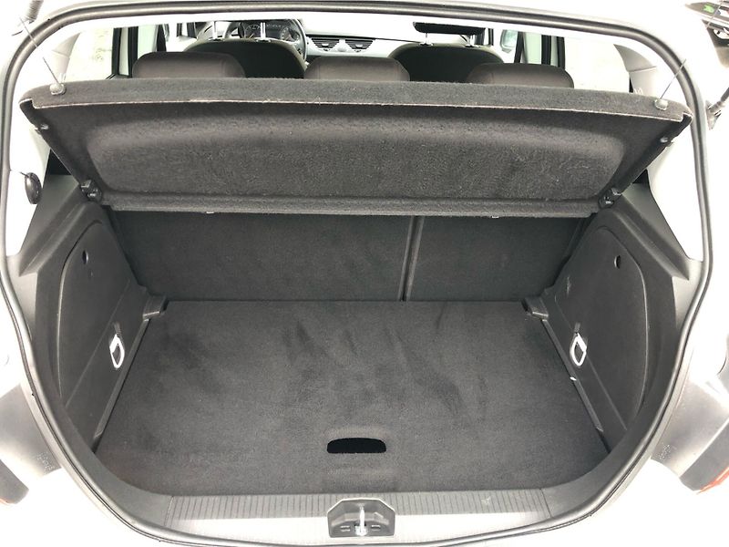 Opel Corsa 1.2 i - fotka 13 z 27
