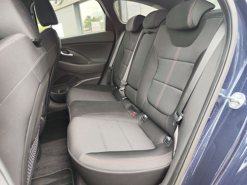 Hyundai i30 1.5 T-GDI/103kW N-Line DCT - fotka 12 z 36
