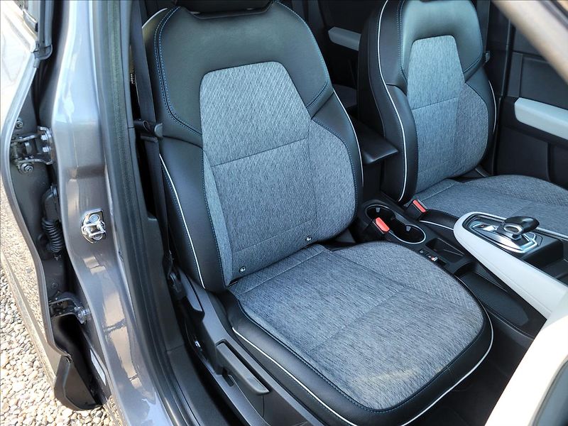 Renault Captur 1,6 E-Tech PHEV Intense - fotka 11 z 49