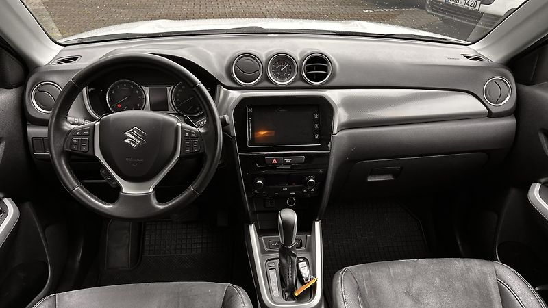 Suzuki Vitara 1.6i Automat - fotka 9 z 17