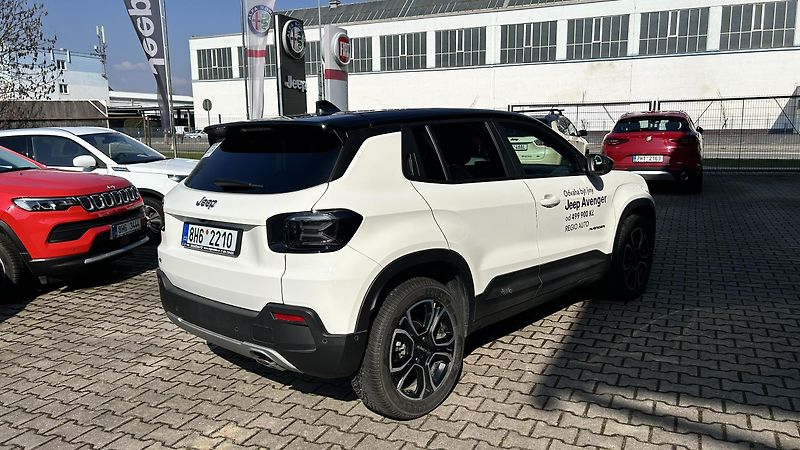 Jeep Avenger 1.2T Summit 110k AT - fotka 7 z 13