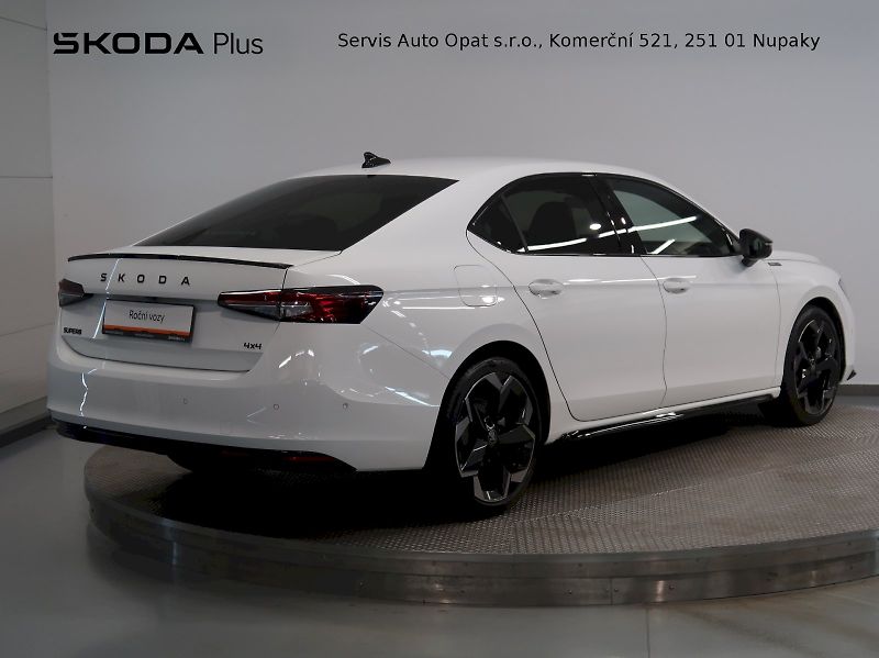 Škoda Superb (2026) SPORTLINE 2.0TDI 142KW TAŽNÉ W - fotka 2 z 43