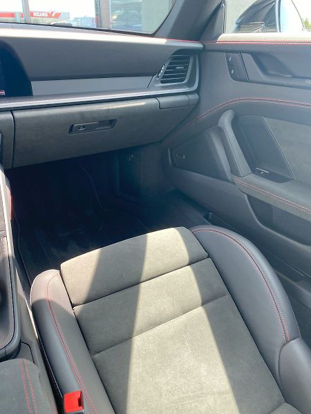 Porsche 911 (2024) Carrera 4 GTS Panorama - fotka 25 z 32