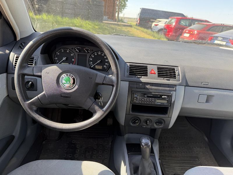 Škoda Fabia 1.4 MPI - fotka 11 z 19