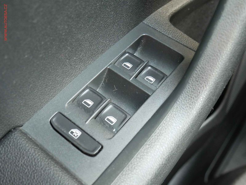Škoda Octavia (2014) 1.6TDi, AC, tempo, park.asist - fotka 11 z 19