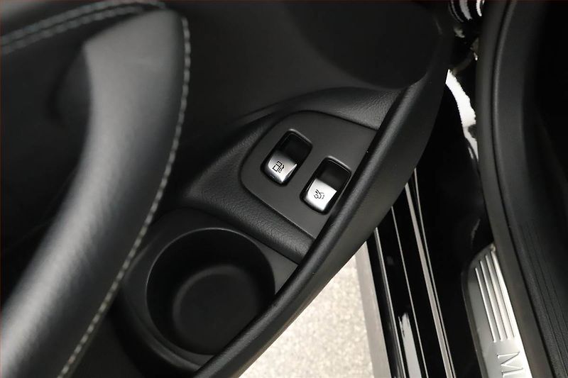 Mercedes-Benz Třídy E (2021) AMG Paket E 300 e 4MATIC - fotka 27 z 31