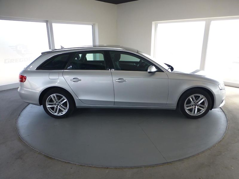 Audi A4 (2011) 2,0TDI*ALU**PARK.S***NAVIGACE - fotka 4 z 27
