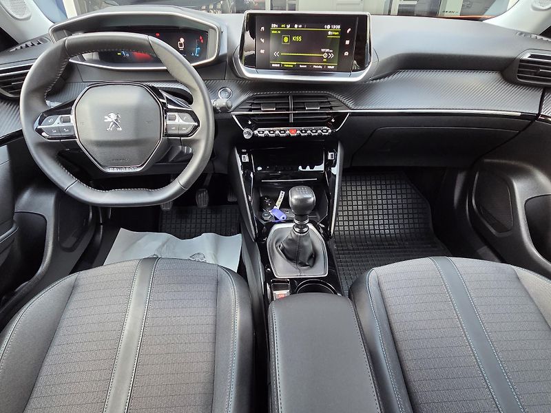 Peugeot 2008 (2022) 1.2 PT 100 ALLURE PACK MAN6 - fotka 13 z 27