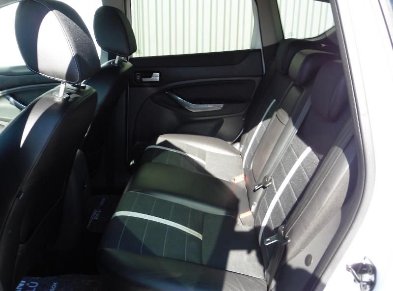 Ford Kuga 2,0 TDCi Titanium 4X4 - fotka 11 z 13
