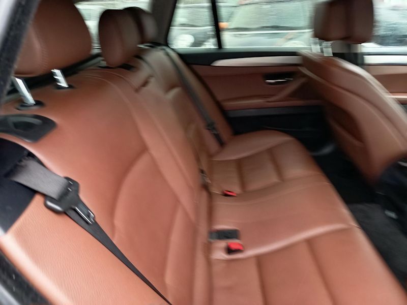 BMW Řada 5 (2011) 535i xDrive - fotka 44 z 50
